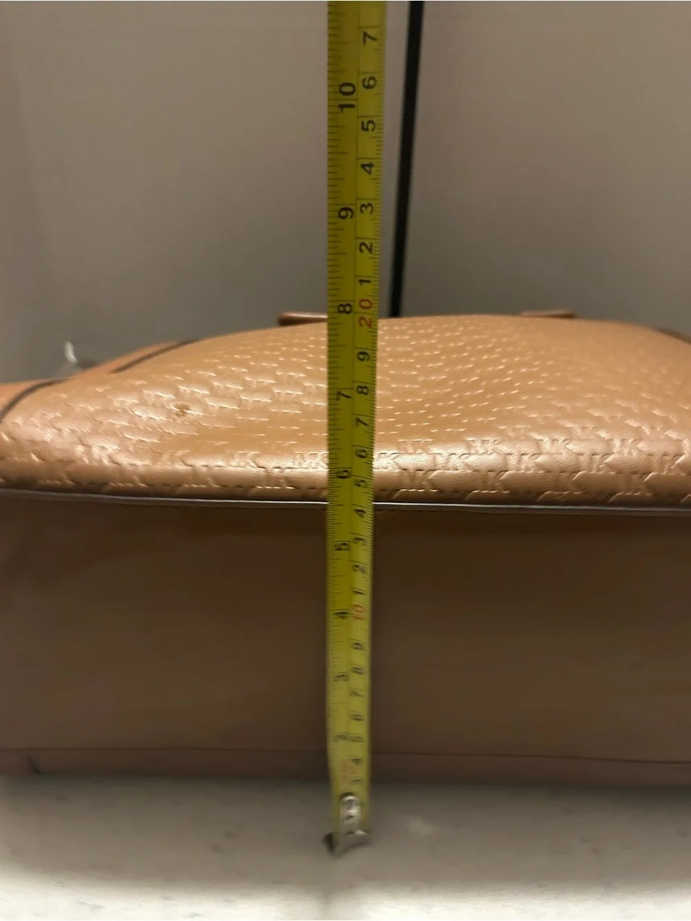 Michael Kors Tan Quilted Leather Tote with Gold Logo - Picture 6 of 14